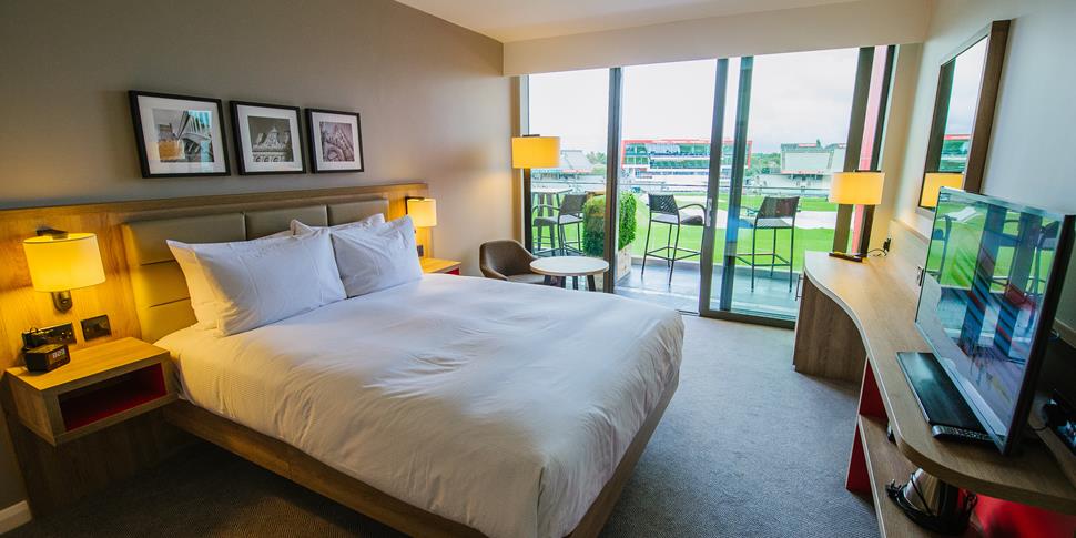 hilton-garden-inn-manchester-emirates-old-trafford-bedroom